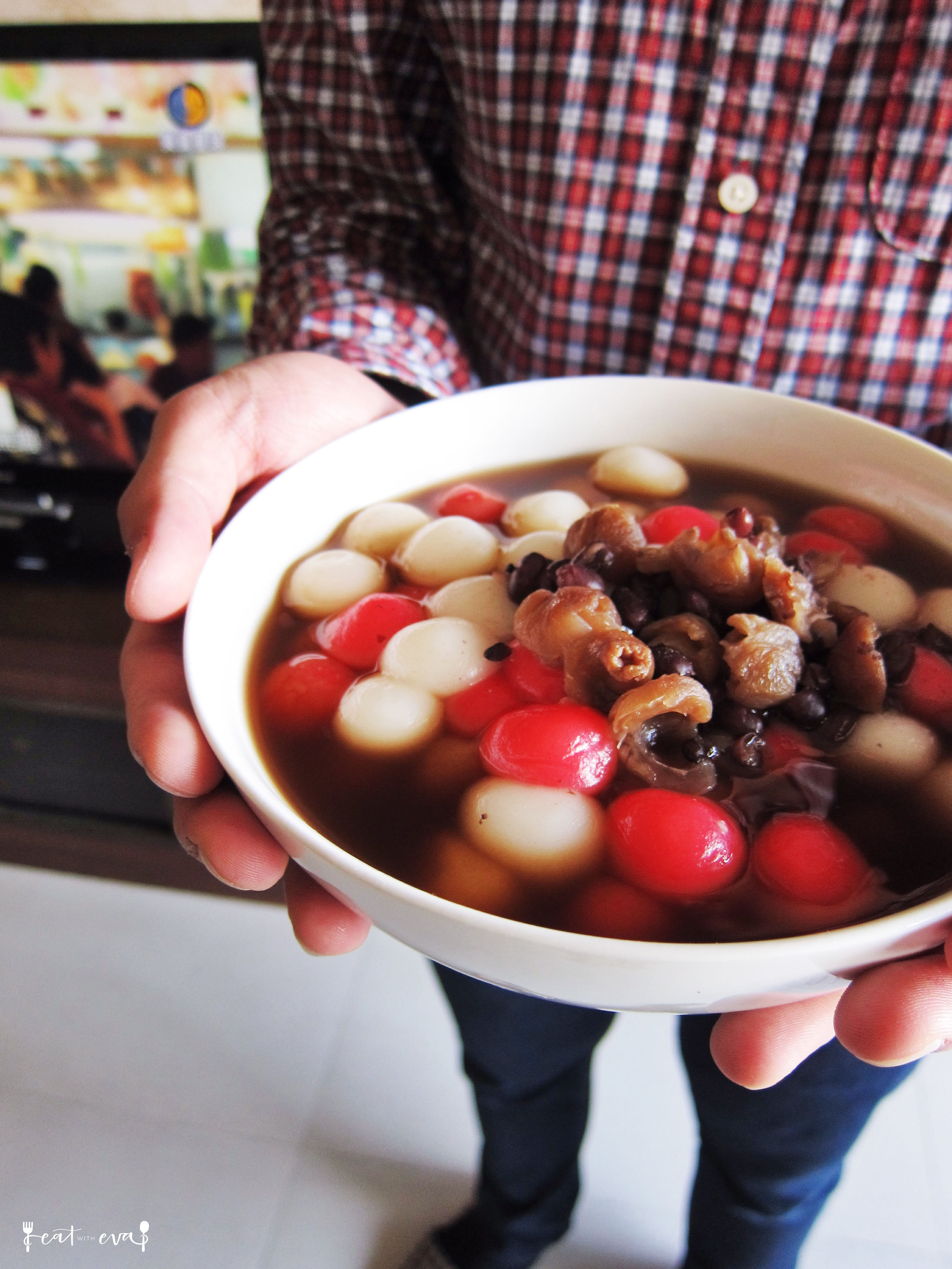 "Tang Yuan" with Sweet Red Bean Soup | Eat with Eva